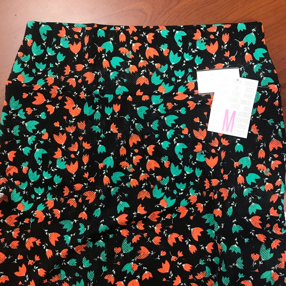 NWT Medium Floral Cassie